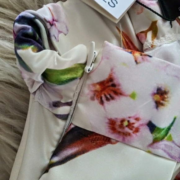 White satin skirt with cherry blossom print - Picture 5 of 7